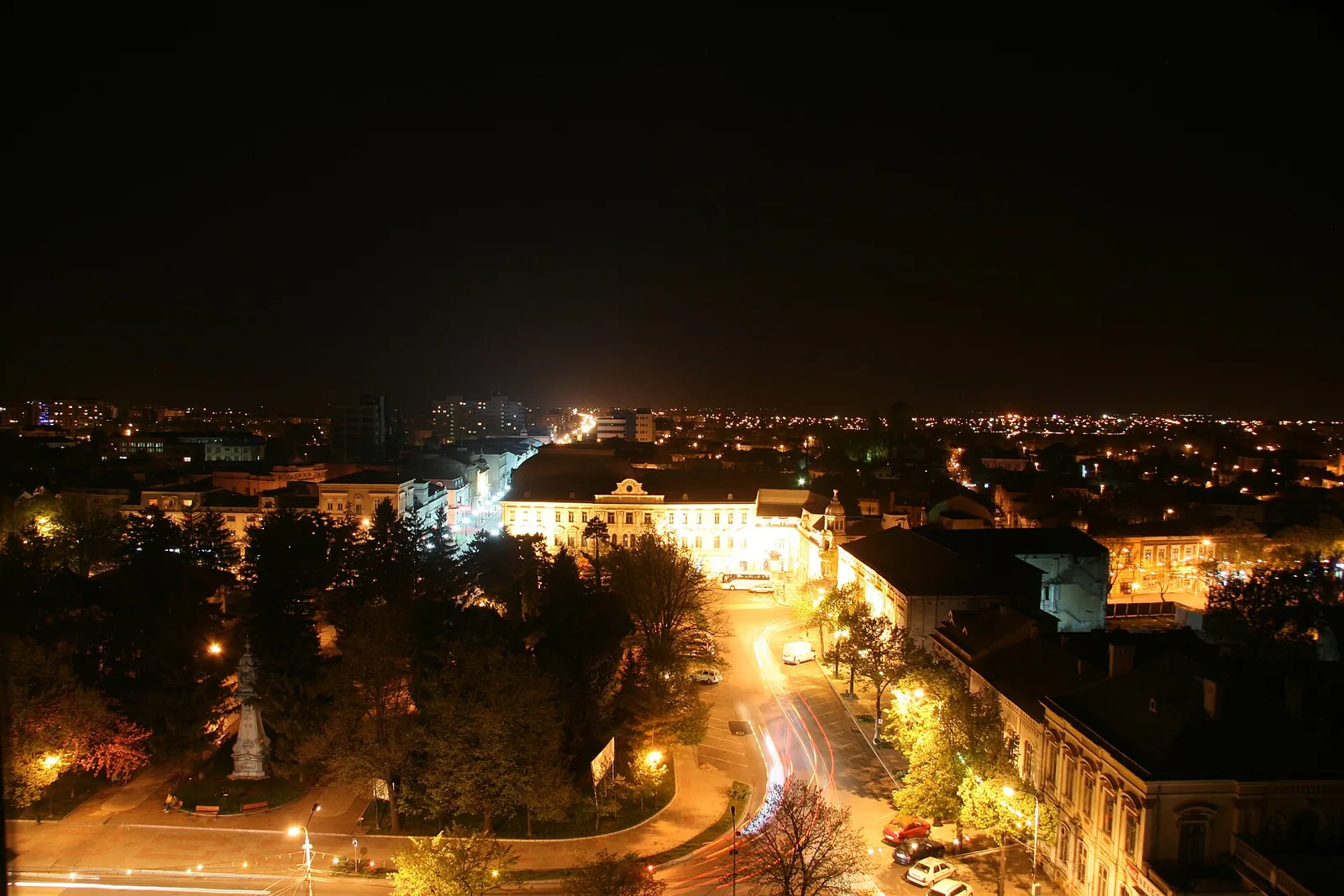 Piața Traian și Teatrul Maria Filotti din Brăila