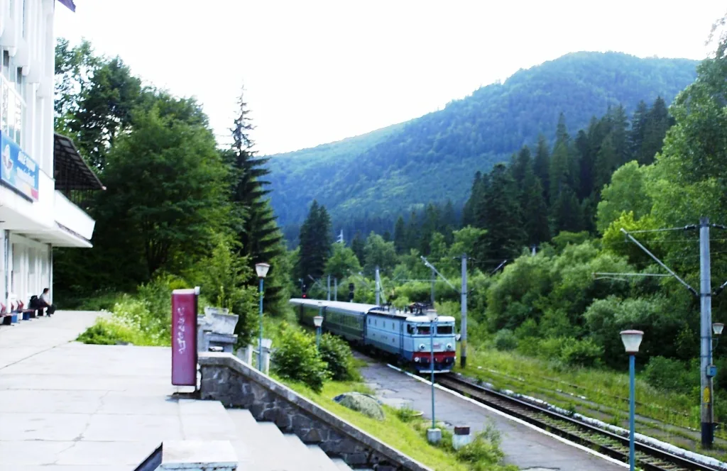 Tren în gara Băile Tușnad, județul Harghita