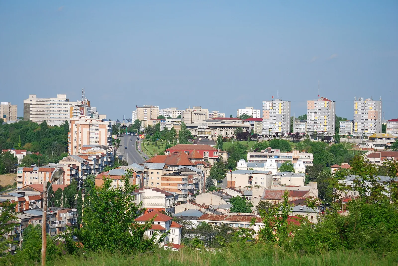 Centrul Slatinei văzut de pe dealul Grădiște