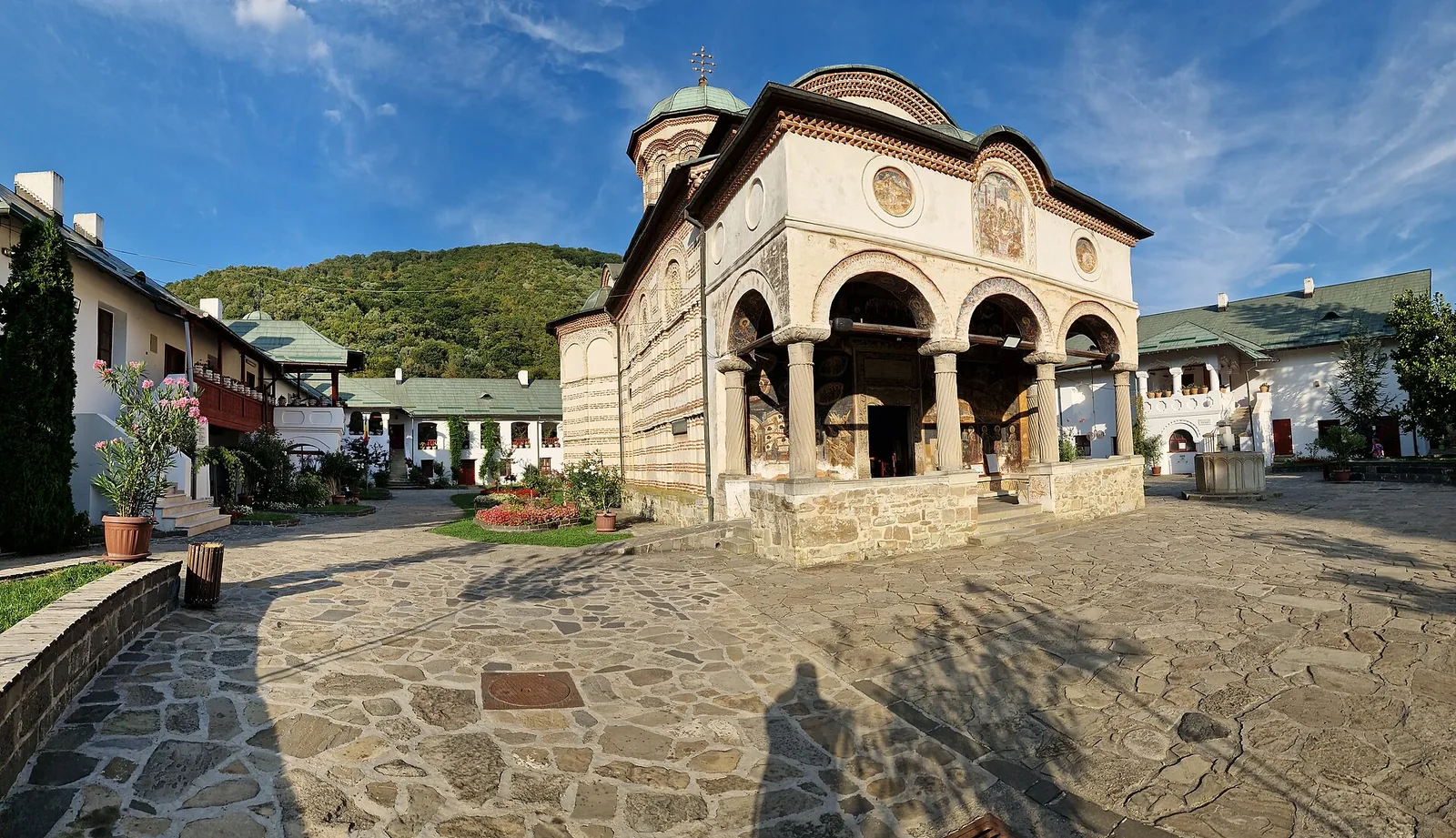 Biserica Sfânta Treime a Mănăstirii Cozia, județul Vâlcea